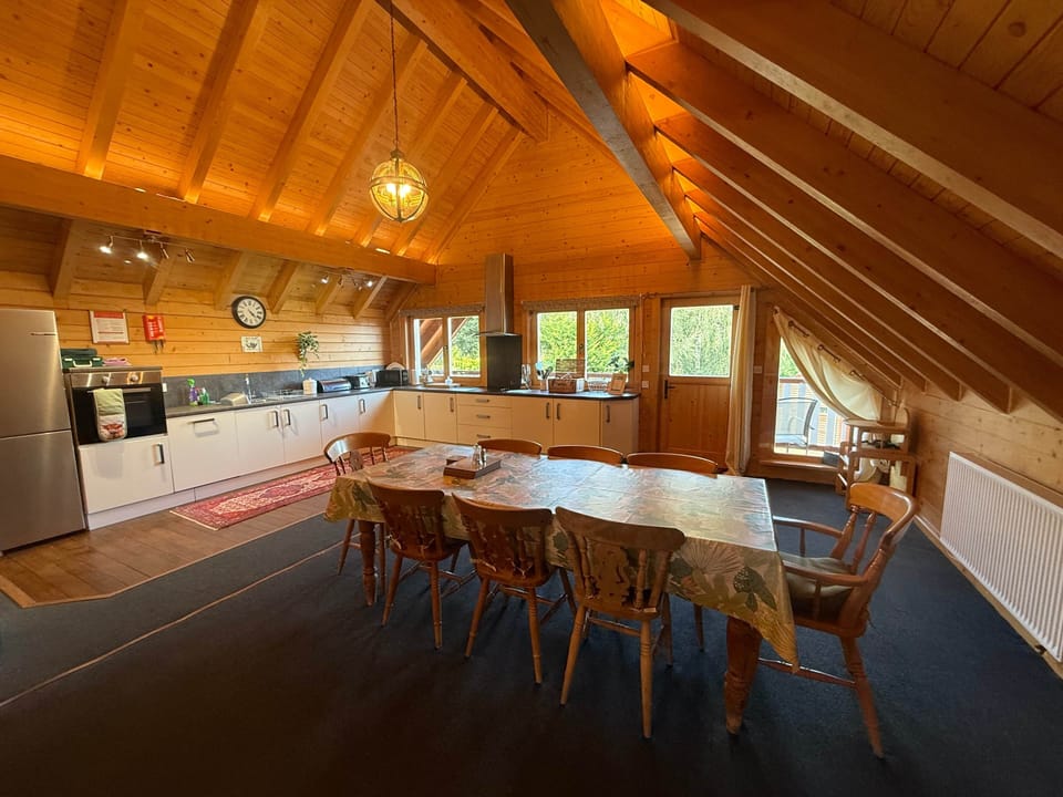 Kitchen/Dining Area 