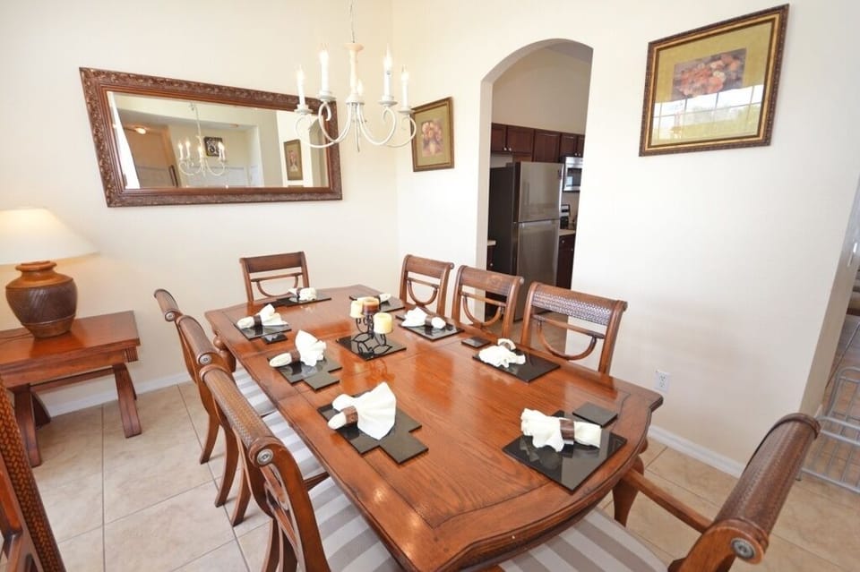 House, 5 Bedrooms | Dining