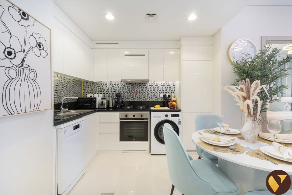 Luxury Apartment, Balcony, Sea View | Private kitchen | Full-size fridge, microwave, oven, stovetop