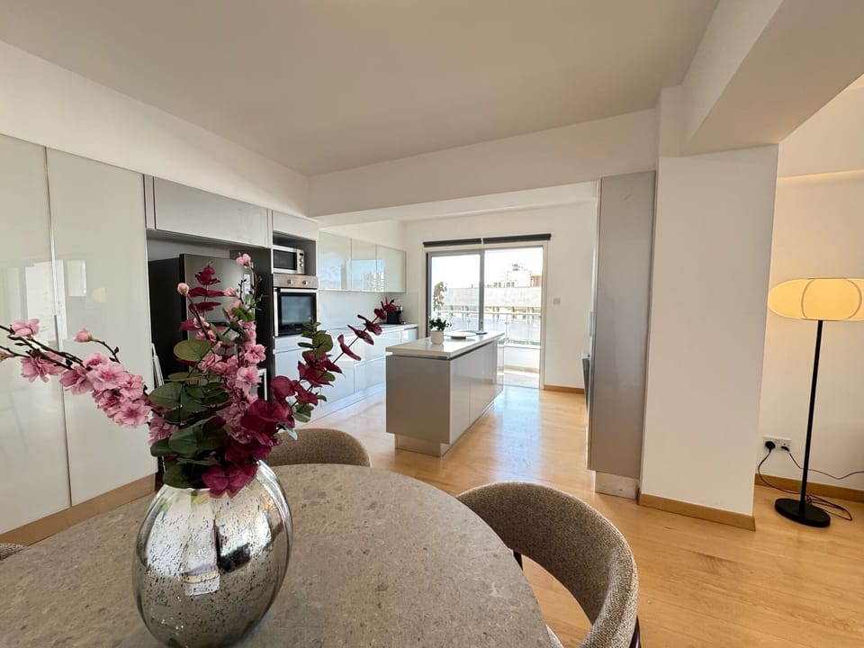 Superior Apartment, City View | Private kitchen | Electric kettle, toaster