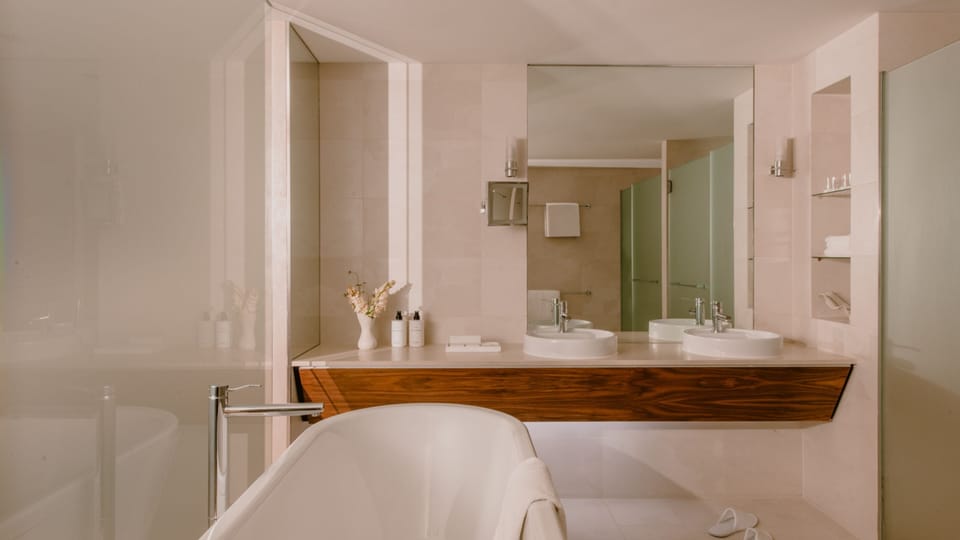 Suite, 1 Bedroom, Club Lounge Access (High Floor) | Bathroom | Eco-friendly toiletries, hair dryer, bathrobes, slippers