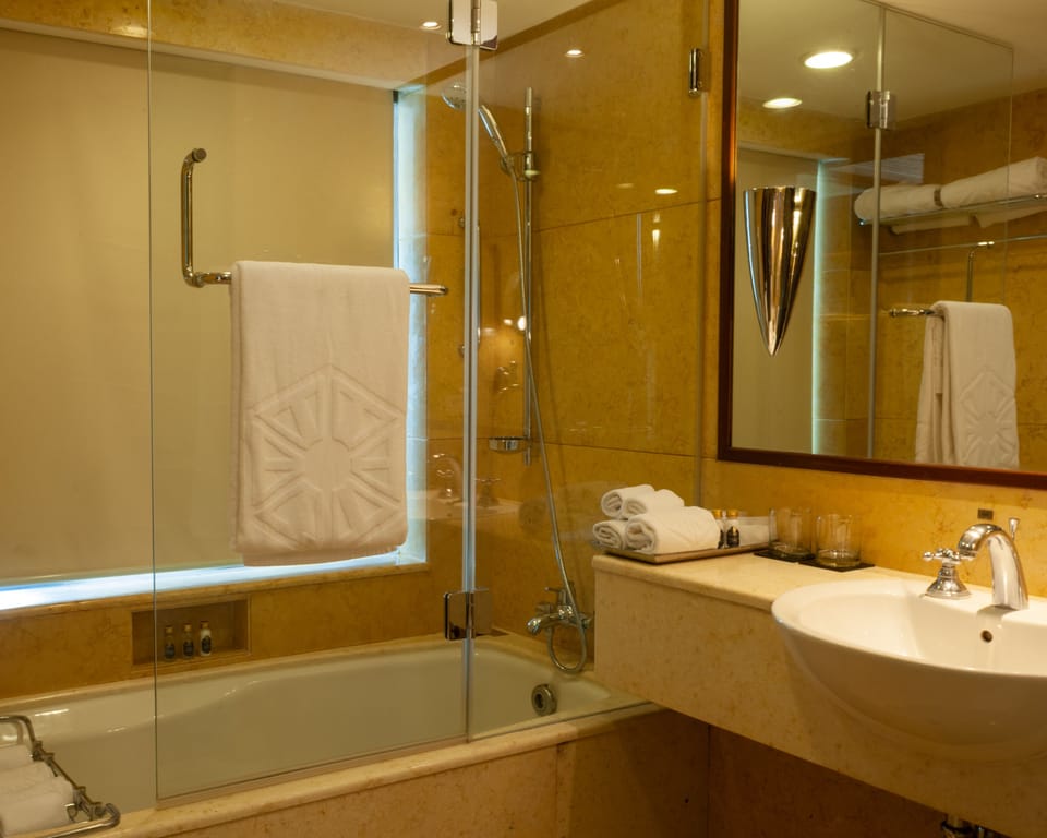 Deluxe Room, 1 Queen Bed | Bathroom | Hair dryer, slippers, towels