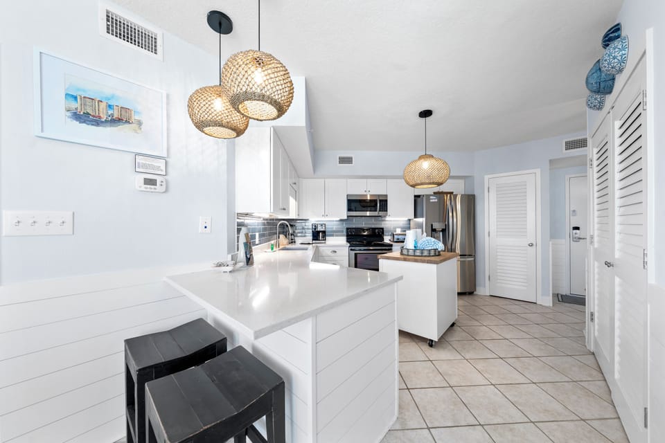 Signature Condo, 3 Bedrooms, Non Smoking, Beach View | Private kitchen | Fridge, microwave, oven, stovetop