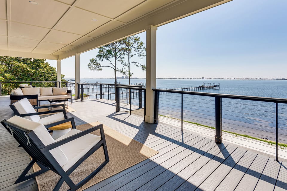 Navarre Vacation Rental | 4BR | 3.5BA | 2,500 Sq Ft | Stairs Required