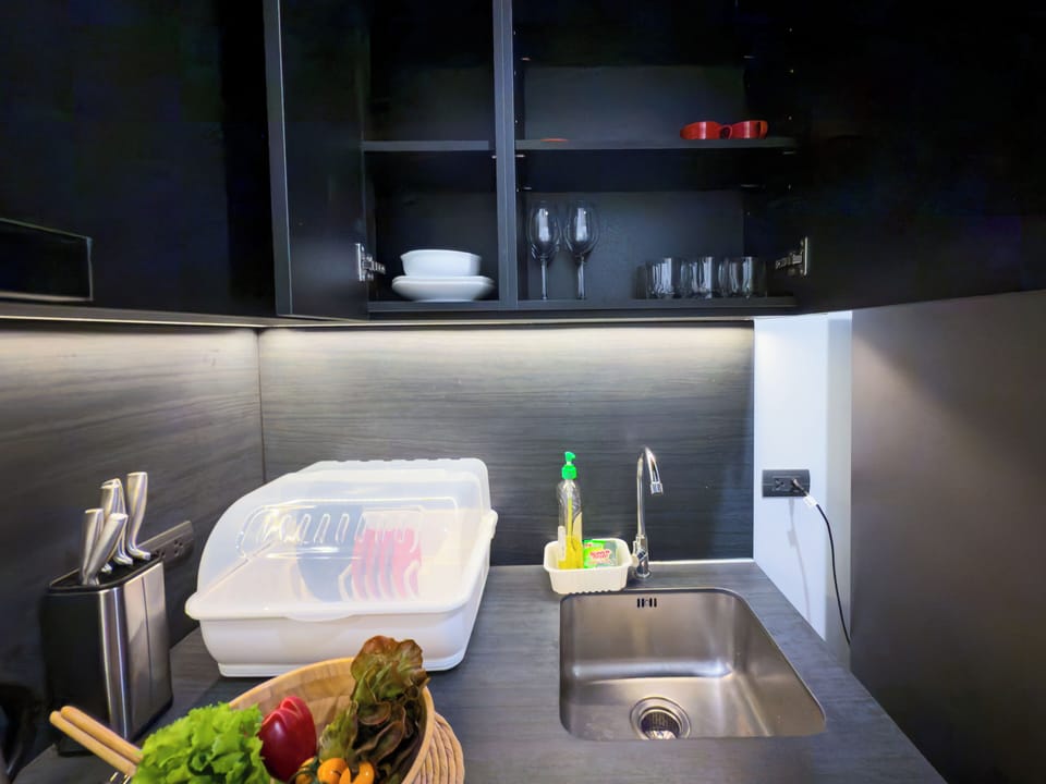 Apartment, 2 Bedrooms, Balcony, Ocean View | Private kitchen