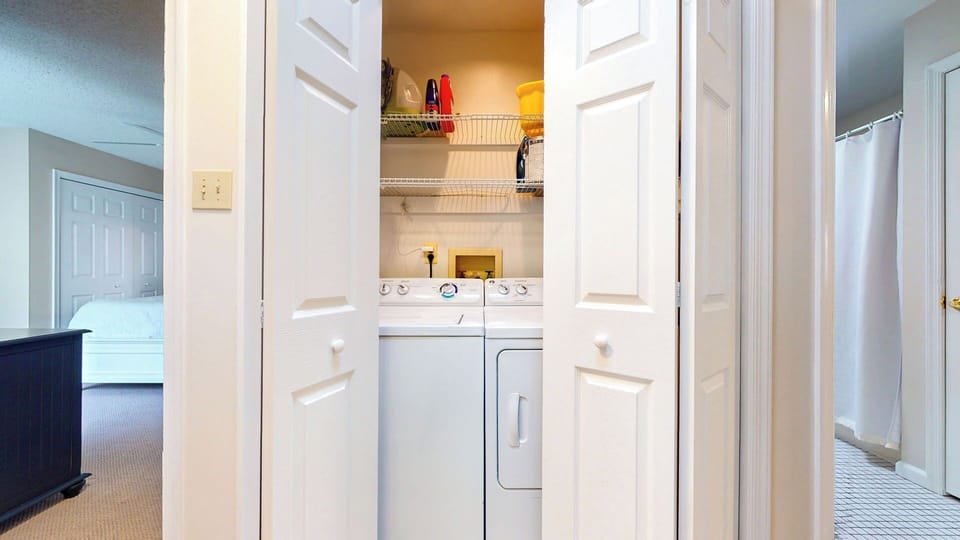 Washer and dryer room 