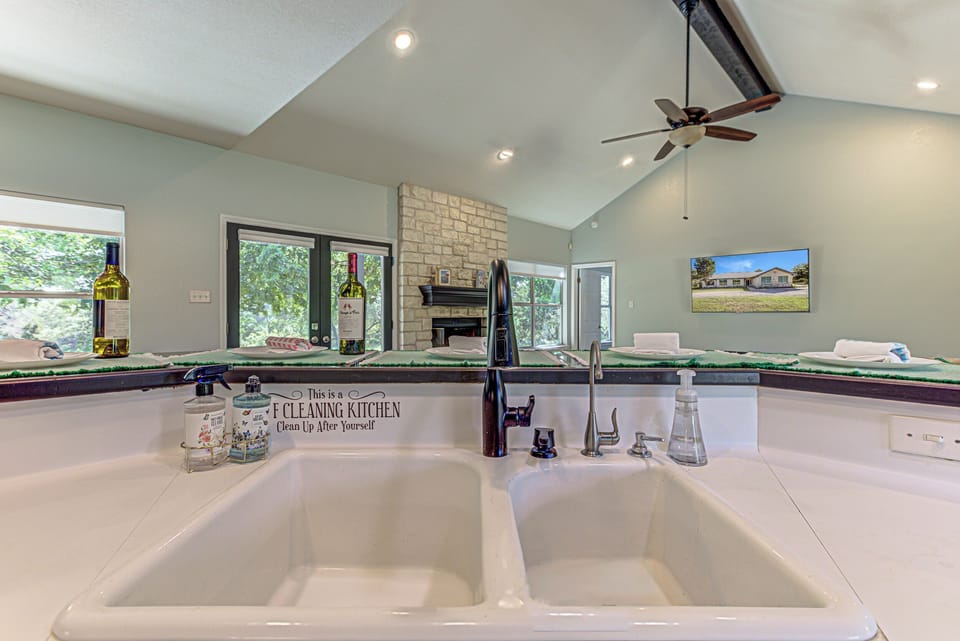 Full kitchen