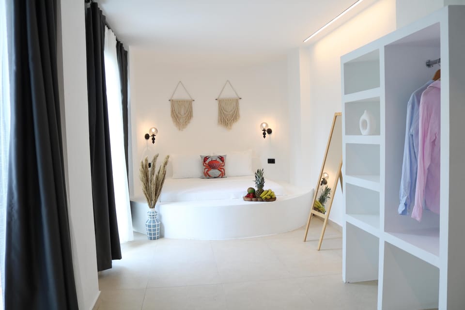 Suite, Garden View | Iron/ironing board, free WiFi