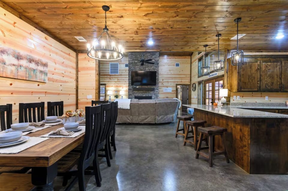 Plenty of room for everyone—dine indoors with easy access to the kitchen and the living room. 