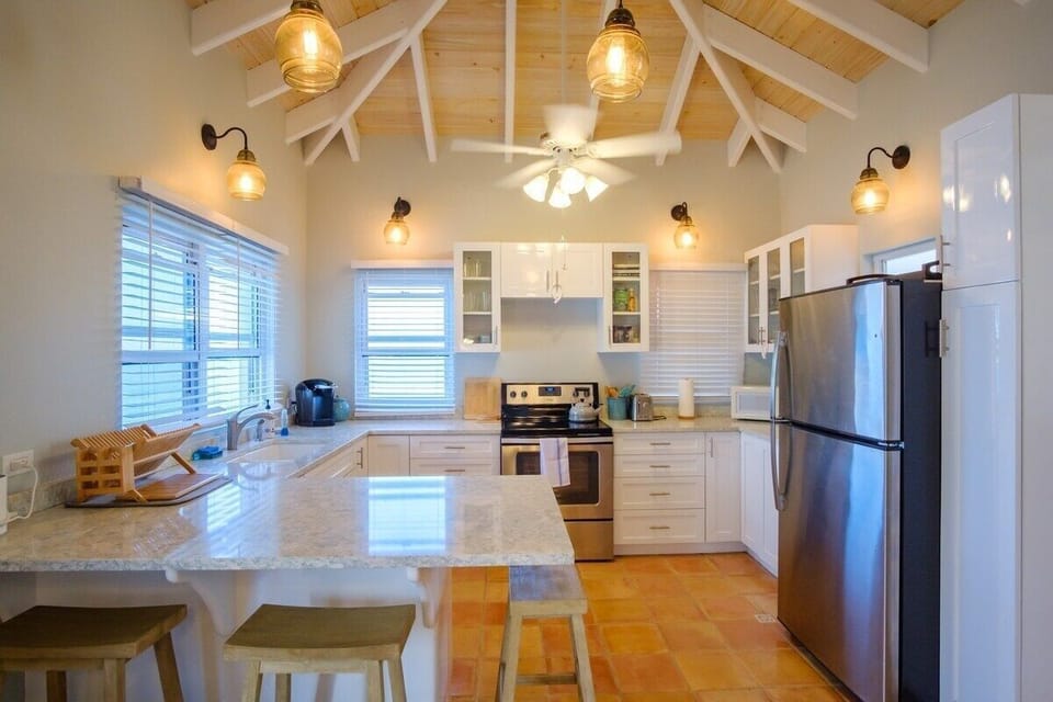 Open and airy kitchen. You can prepare meals with the window open, the breeze blowing, and the chorus of the waves just outside.