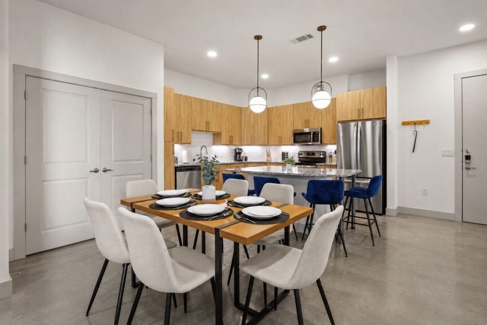 Dining Area: Enjoy delightful meals with stylish seating and modern decor in this inviting space!