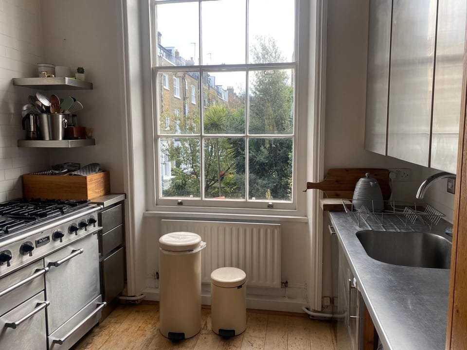 Full kitchen