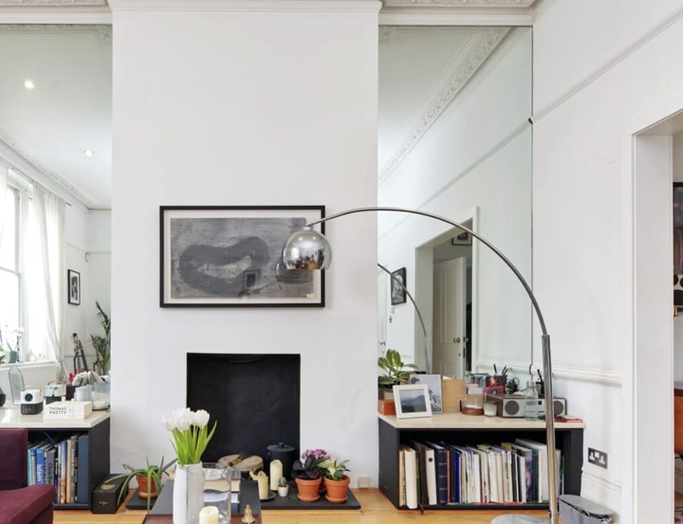 High ceilings and lots of ight throughout
