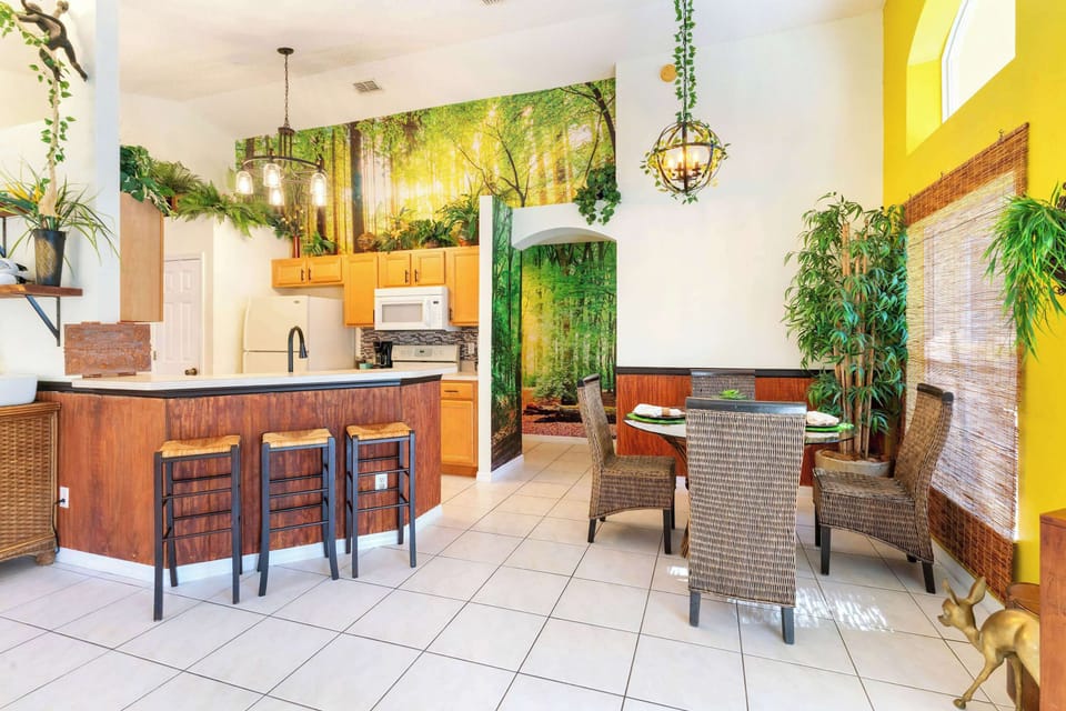 Hang around and get snacks all day in this open jungle 