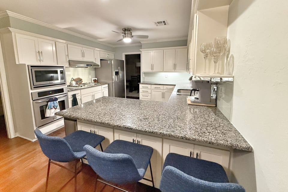 Eat in kitchen