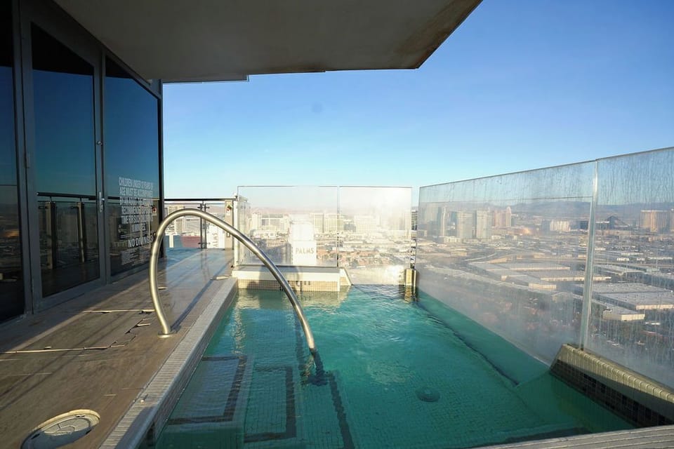 Private hottub in the balcony!