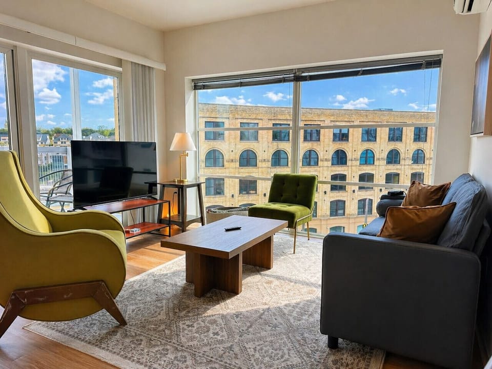 Expansive windows flood this corner unit with natural light and sweeping views of the city