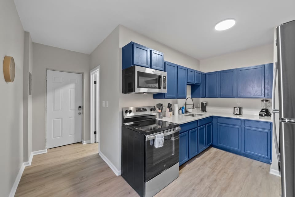 Apartment, 1 Queen Bed, Kitchen, Garden View (870–872 N Pearl872.5) | Private kitchen