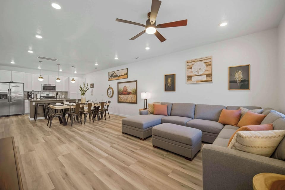 Condo, Multiple Beds, Hot Tub, Mountain View (The Grand Retreat) | Living area