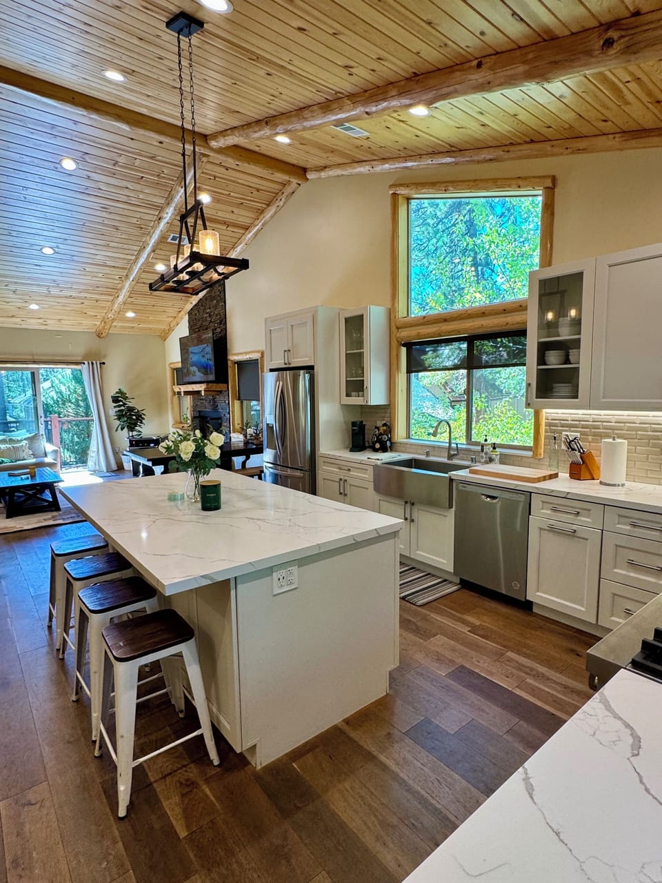 Full kitchen