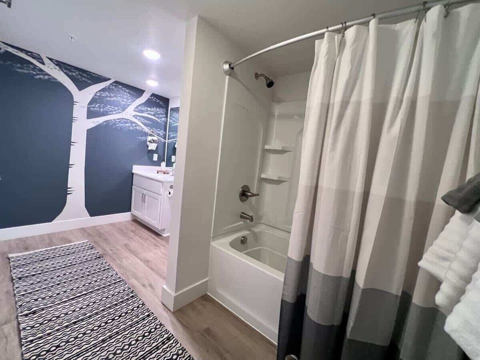 King bedroom bath with tub/shower combo