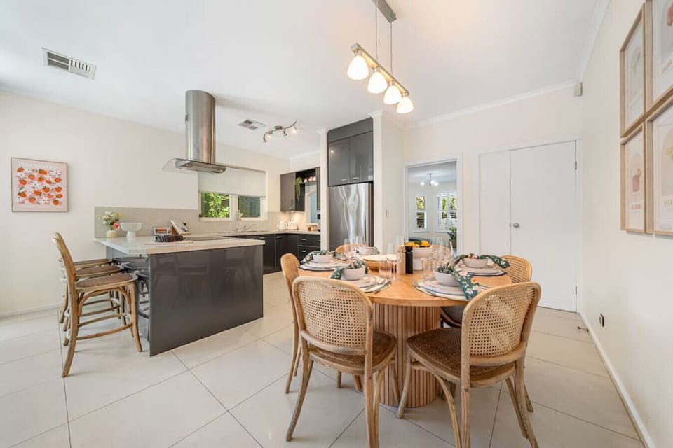 Join together for a family meal at home. Gather around the six-seater dining table or enjoy quicker bites on the breakfast bar.