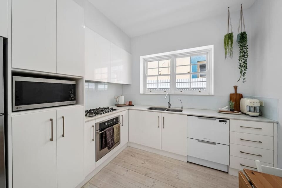 Prepare easy meals or quick bites in the fully-equipped kitchen before heading out to explore.