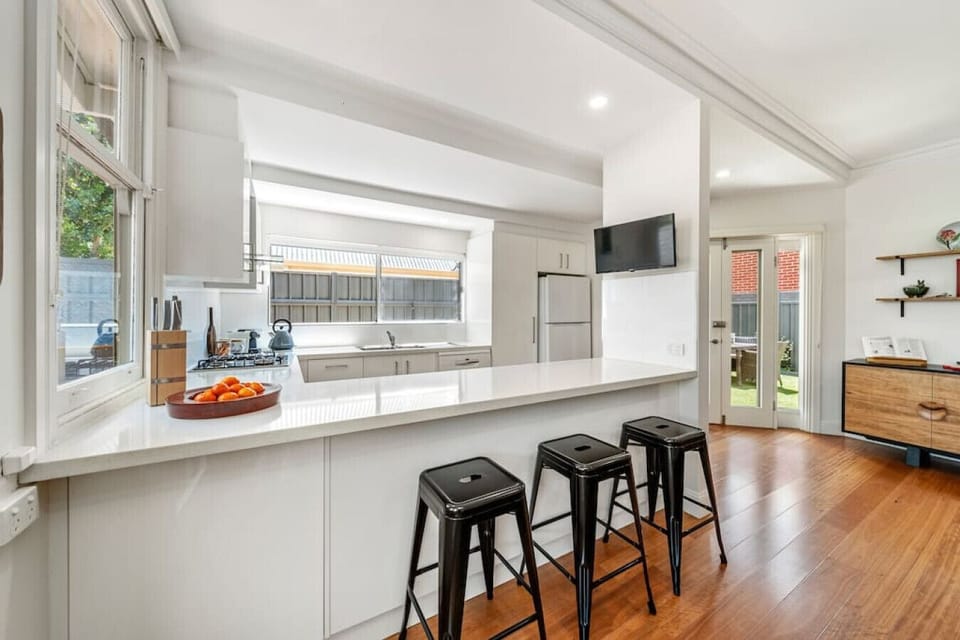Everything needed for a proper home-cooked meal is ready and waiting, from the morning`s first coffee to a long group dinner.
