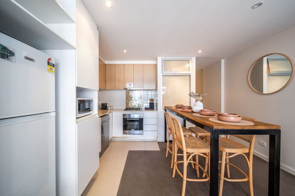 Gather at the dining table for an easy breakfast before heading out to discover Adelaide’s cafés and laneways.