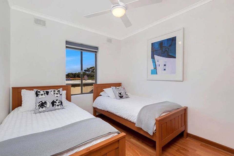 Perfect for flexible stays, the second bedroom offers two single beds in a bright and airy setting ideal for friends or family.