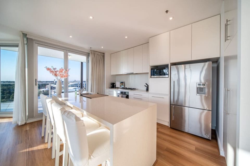 Whether preparing a leisurely breakfast or sharing a glass of wine at the island bench, this spacious kitchen brings everyone together against a backdrop of elevated city views.