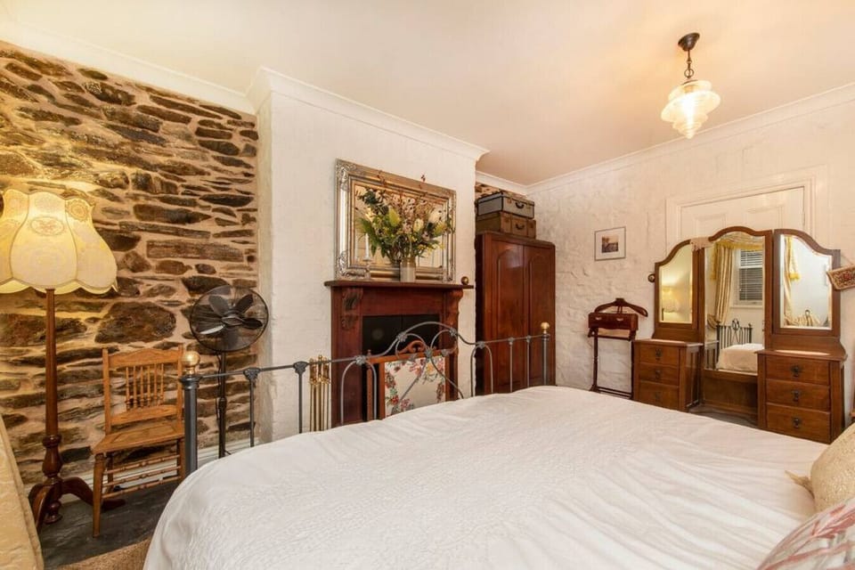 Relax among classic details like a timber wardrobe, decorative fireplace, and gentle lighting—all wrapped in a warm, cosy atmosphere.