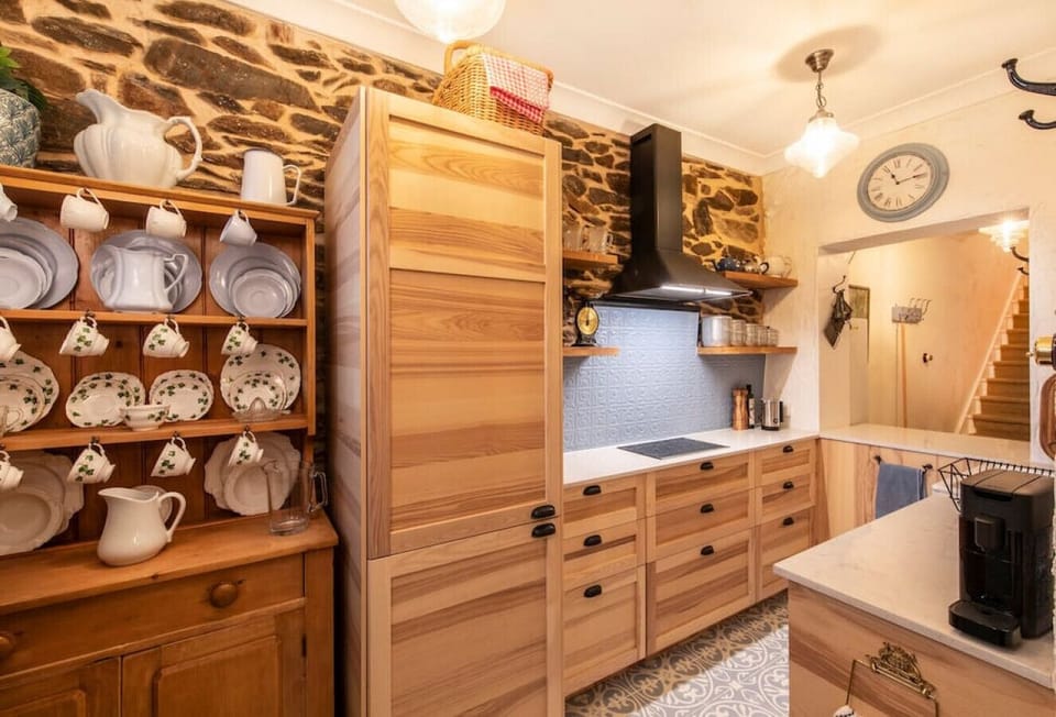 Prepare breakfast or evening nibbles in the rustic kitchen, complete with a fridge, oven, dishwasher, and a pod coffee machine for your morning brew.