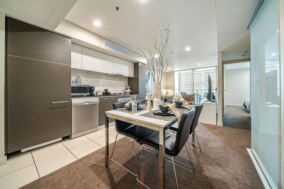 Enjoy relaxed meals or a slow start to the day at the dining table.