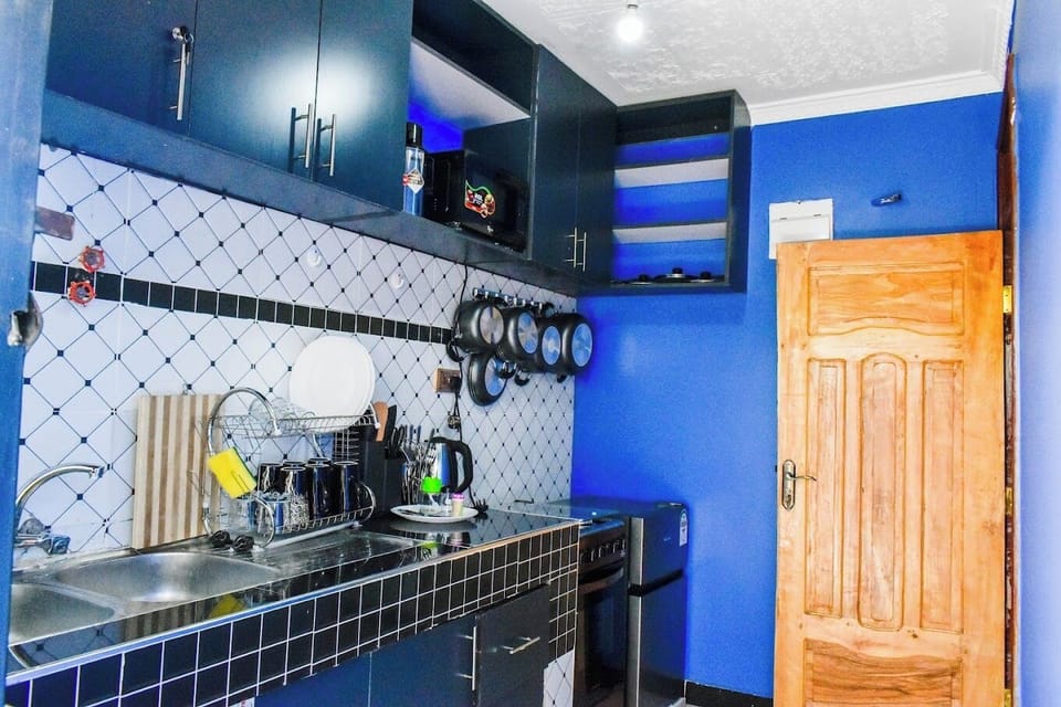 Family Apartment, City View | Private kitchen | Fridge, microwave, cookware/dishes/utensils