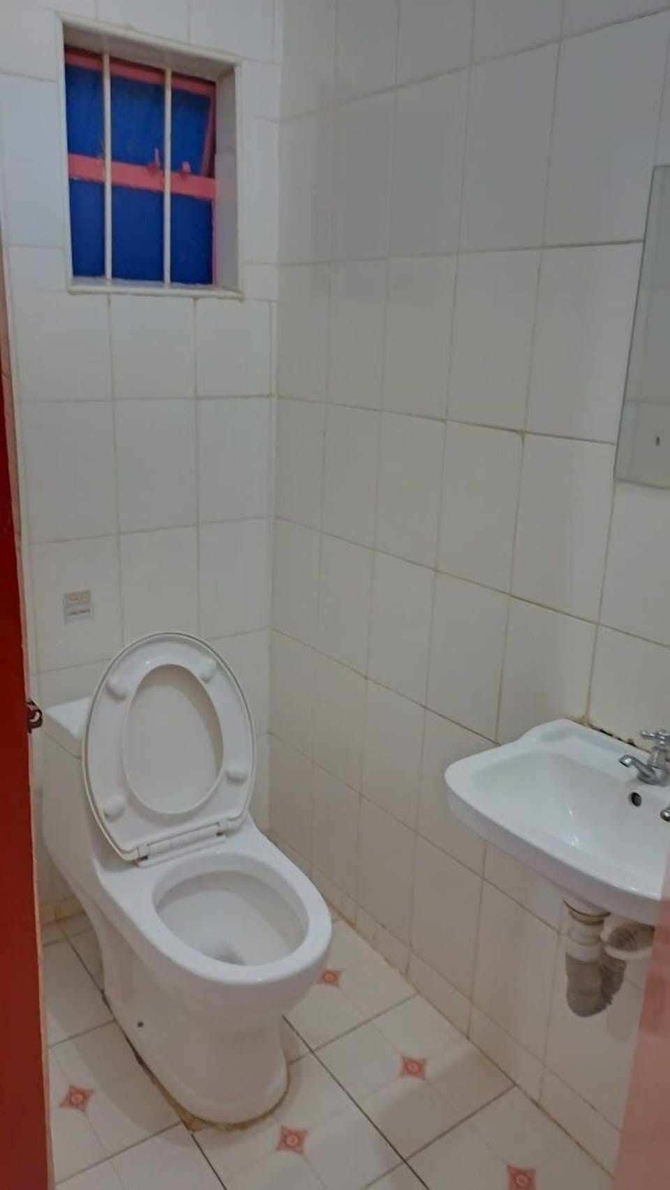 Standard Single Room, City View | Bathroom | Shower, free toiletries, slippers, towels