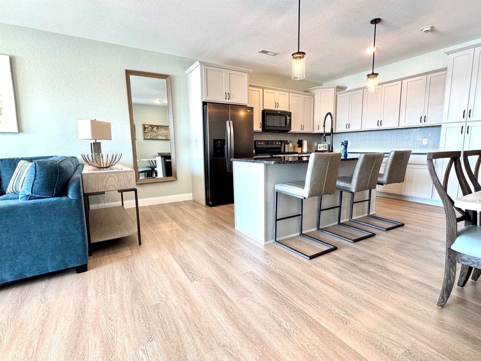 Fully equipped kitchen with plenty of room for all.