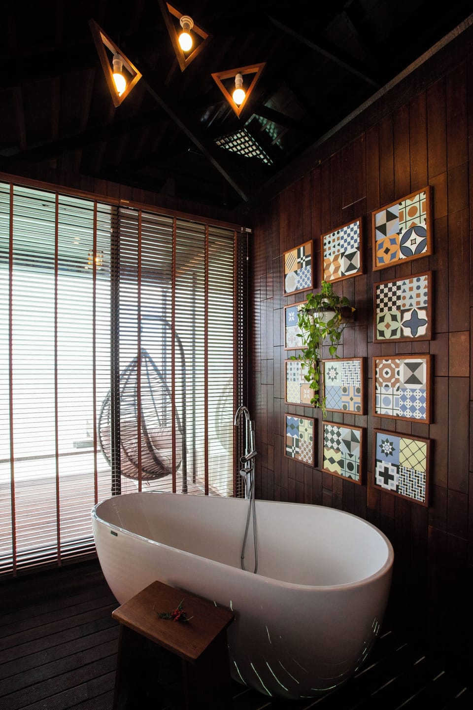 Deluxe Room, Ocean View, Beachside | Bathroom | Separate tub and shower, free toiletries, hair dryer, bathrobes