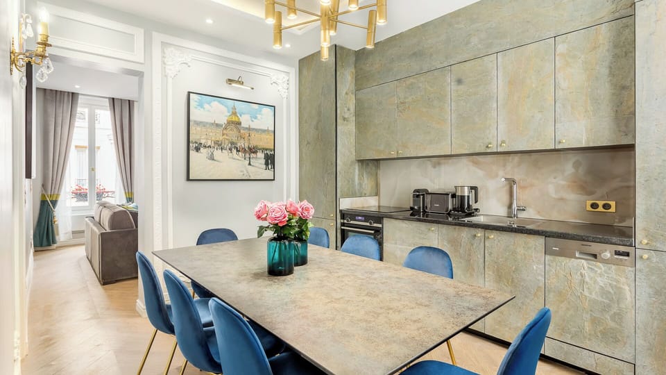 Apartment, City View | Private kitchen | Fridge, microwave, oven, stovetop