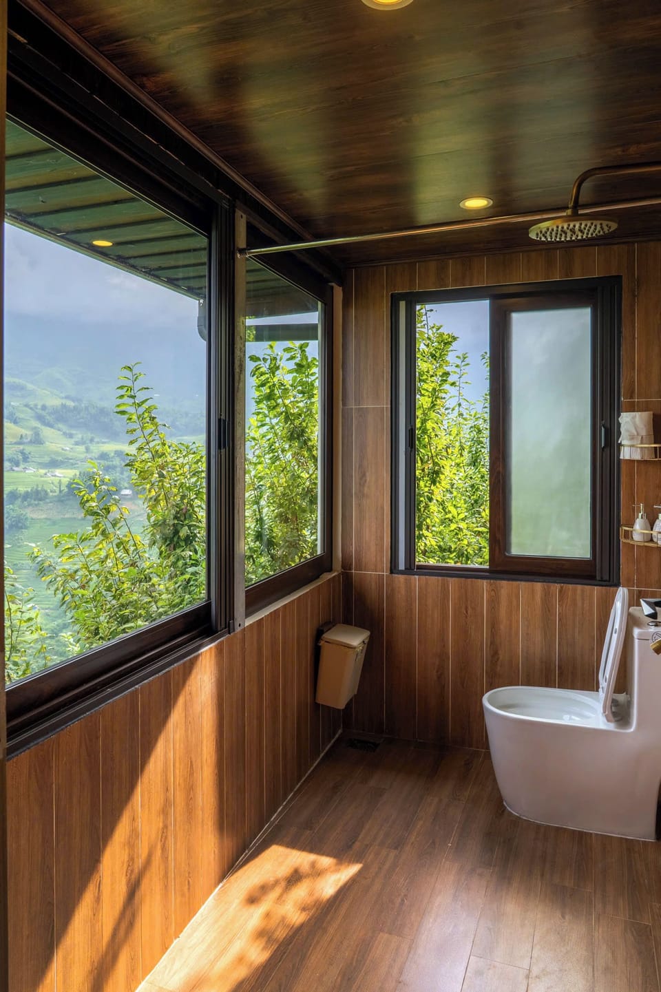 Family Room, Mountain View | Bathroom | Slippers, towels, soap, shampoo