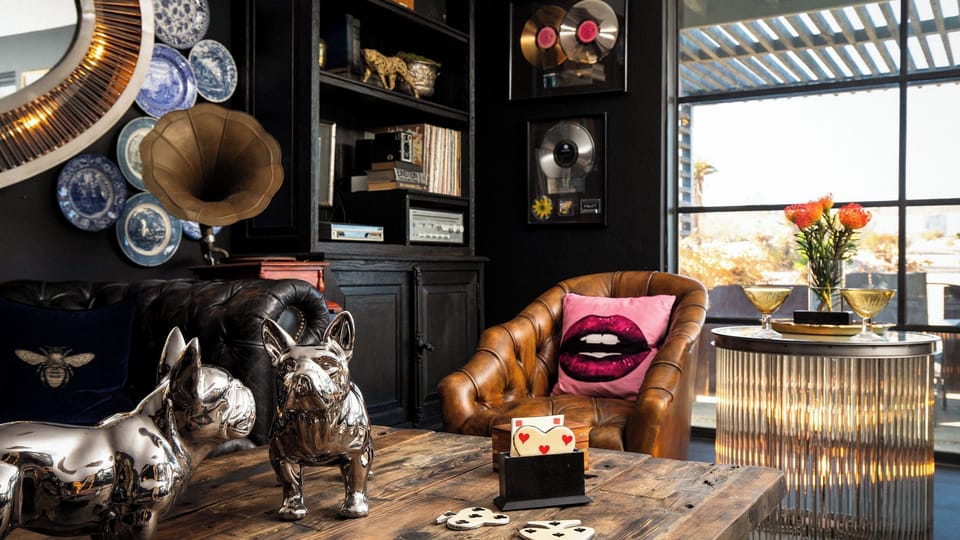 House (6 Bedrooms) | Interior
