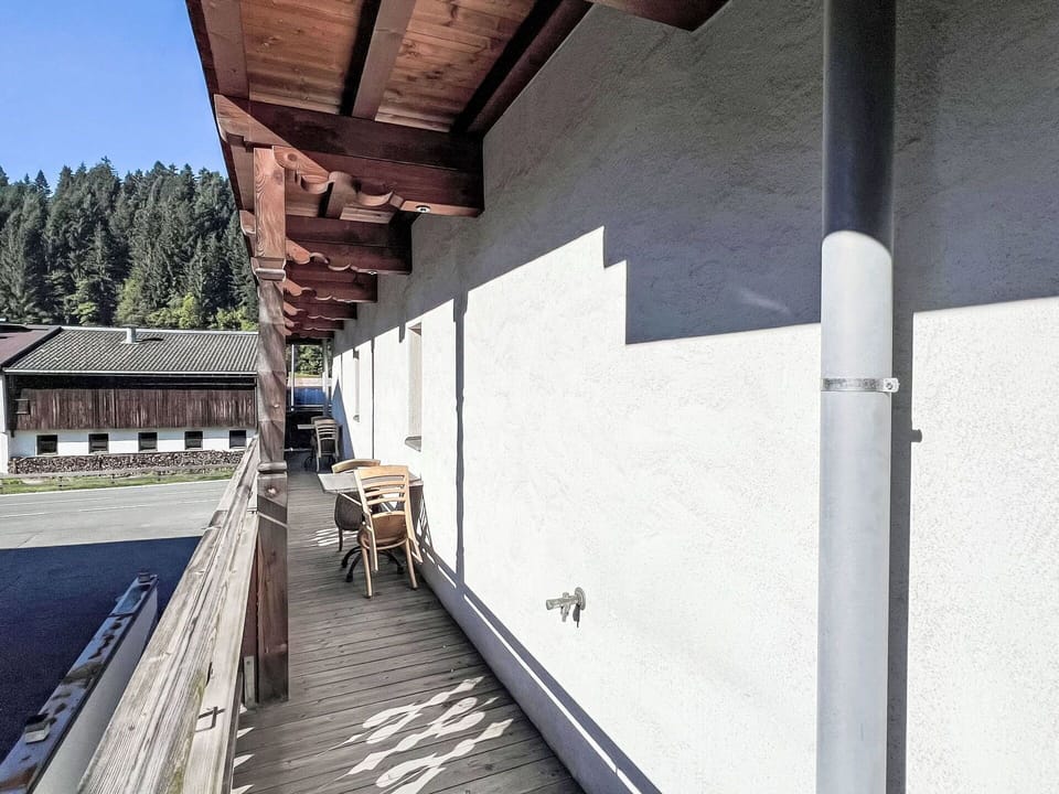 Ceiling, Daylighting, Hardwood, Beam, Balcony, Handrail, Plank