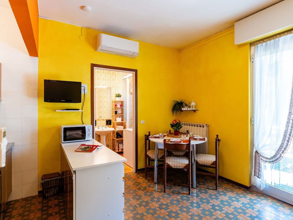 Yellow, Interior Design, Apartment, Floor, Paint, Houseplant