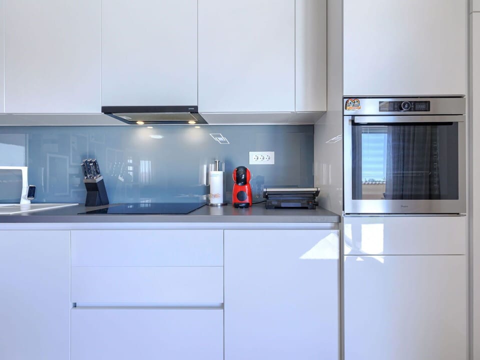 Kitchen Appliance, Kitchen, Countertop, Cabinetry, Major Appliance, Home Appliance, Interior Design, Kitchen Stove, Stove, Flooring