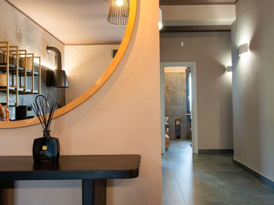 Wall, Interior Design, Light Fixture, Flooring, Lighting, Ceiling, Floor, Furniture, Home, Room