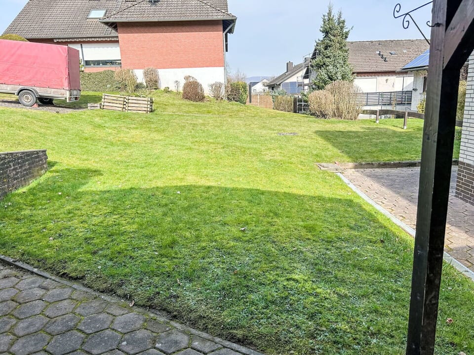 Grass, Shrub, House, Residential Area, Lawn, Land Lot, Garden, Home, Groundcover