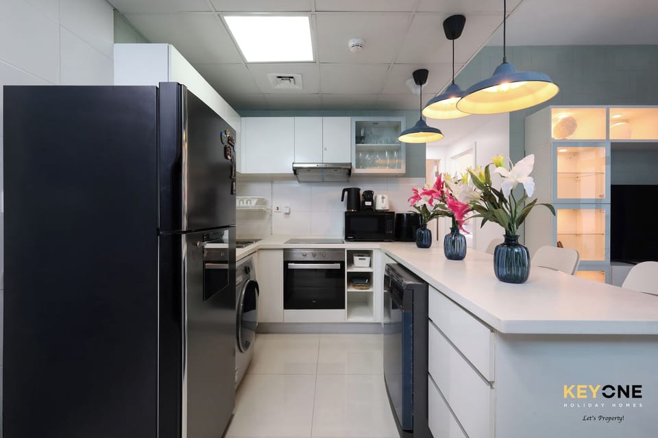 Deluxe Apartment, Partial Sea View | Private kitchen
