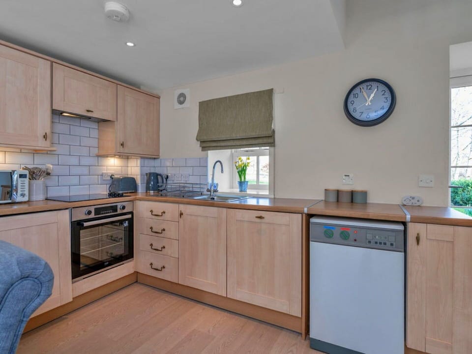 Water, Body Of Water, Coast, Coastal And Oceanic Landforms, Sea, Summer, Beach, Ocean, Tourist Attraction, Shore