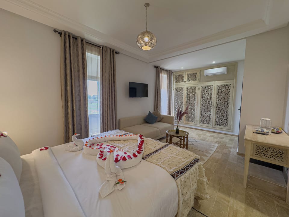 Superior Double Room, Garden View | Minibar, free WiFi, bed sheets