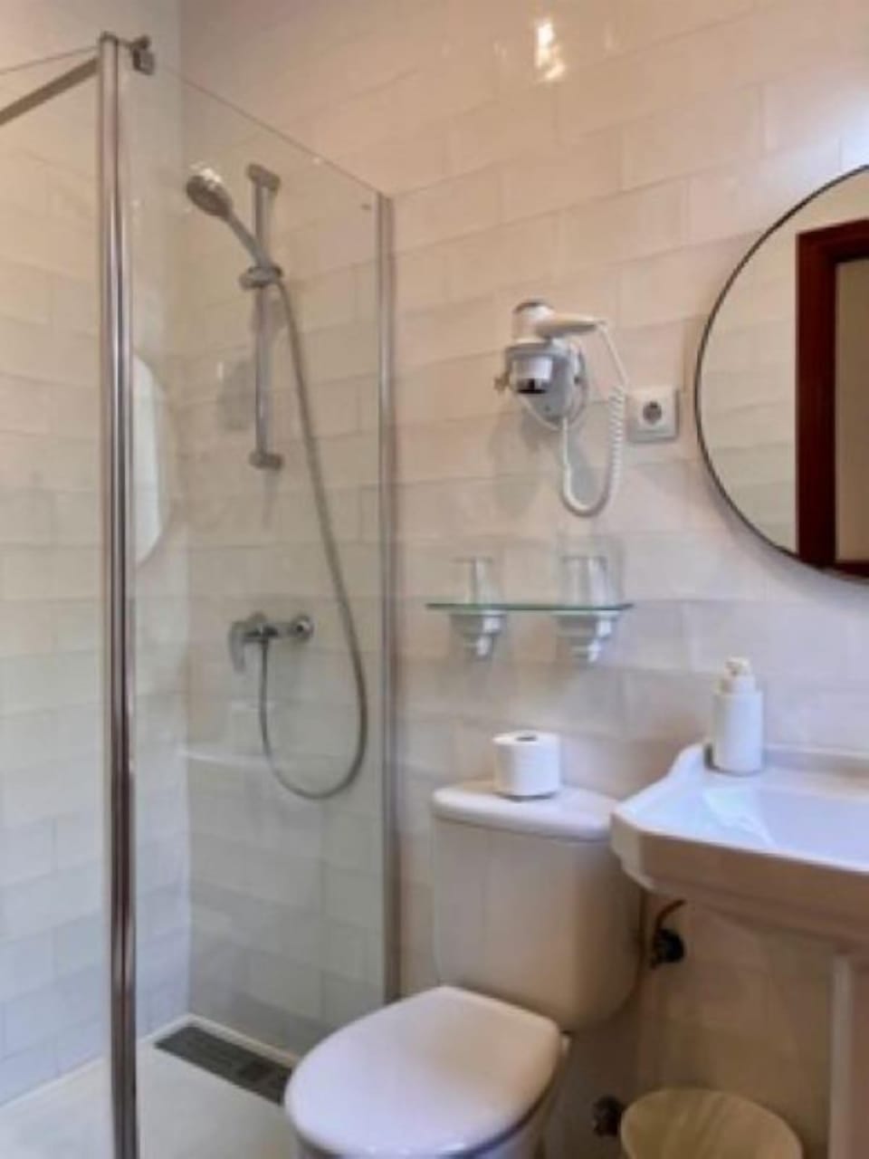 Single Room | Iron/ironing board, free WiFi